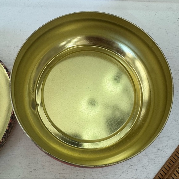 Beautiful Vintage Round Tin Fascination Face Powder Trinket Box Made in England - Picture 13 of 16